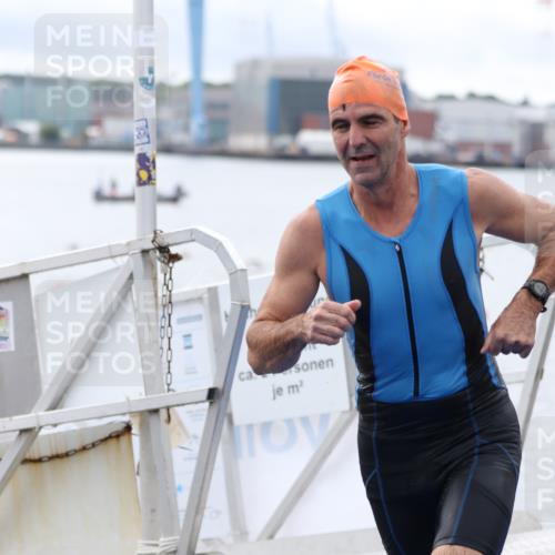 16.08.2026 - KN Förde Triathlon 2026 Antke Förster http://msf.ph/oto/9995581 16.08.2026 11:02:45 Schwimmen 357, 397, 410, 315, 316, 357, 360, 370, 388, 389 meine-sportfotos.de