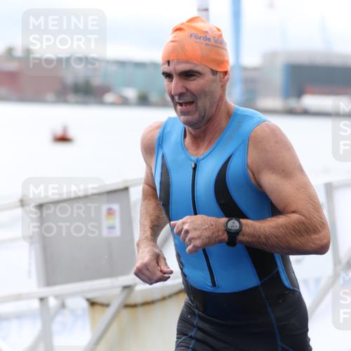 16.08.2026 - KN Förde Triathlon 2026 Antke Förster http://msf.ph/oto/9995582 16.08.2026 11:02:45 Schwimmen 357, 397, 410, 315, 316, 357, 360, 370, 388, 389 meine-sportfotos.de