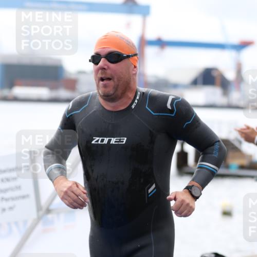 16.08.2026 - KN Förde Triathlon 2026 Antke Förster http://msf.ph/oto/9995630 16.08.2026 11:03:51 Schwimmen 379, 403, 334, 398, 401, 409, 412, 422 meine-sportfotos.de