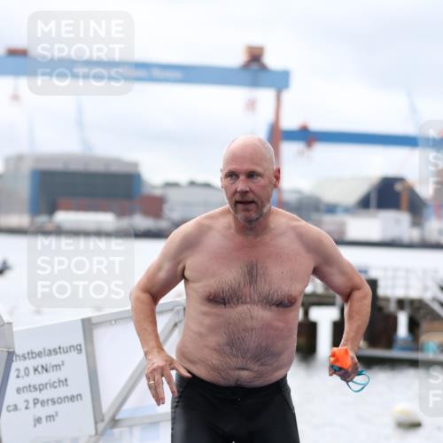 16.08.2026 - KN Förde Triathlon 2026 Antke Förster http://msf.ph/oto/9995637 16.08.2026 11:03:55 Schwimmen 379, 398, 403, 409, 334, 401, 412, 422 meine-sportfotos.de