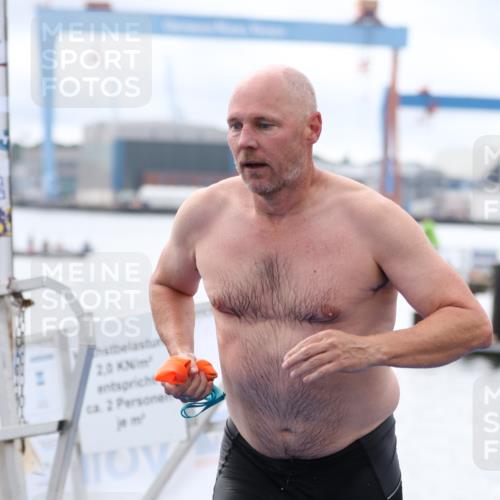 16.08.2026 - KN Förde Triathlon 2026 Antke Förster http://msf.ph/oto/9995638 16.08.2026 11:03:56 Schwimmen 379, 398, 403, 409, 334, 401, 412, 422 meine-sportfotos.de