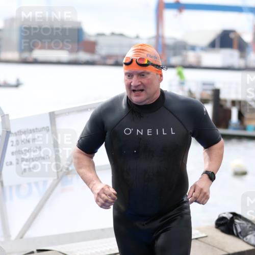 16.08.2026 - KN Förde Triathlon 2026 Antke Förster http://msf.ph/oto/9995653 16.08.2026 11:04:08 Schwimmen 398, 401, 403, 409, 412, 422, 334, 408, 411, 413 meine-sportfotos.de