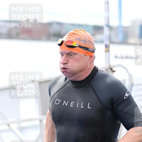16.08.2026 - KN Förde Triathlon 2026 Antke Förster http://msf.ph/oto/9995656 16.08.2026 11:04:09 Schwimmen 398, 401, 403, 409, 412, 422, 334, 408, 411, 413 meine-sportfotos.de