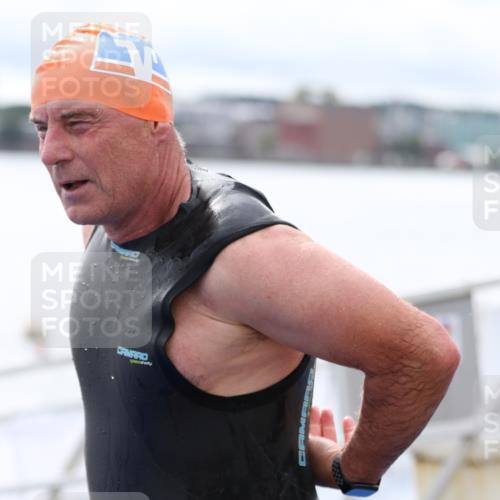 16.08.2026 - KN Förde Triathlon 2026 Antke Förster http://msf.ph/oto/9995709 16.08.2026 11:05:25 Schwimmen 374, 406, 407, 393, 432 meine-sportfotos.de