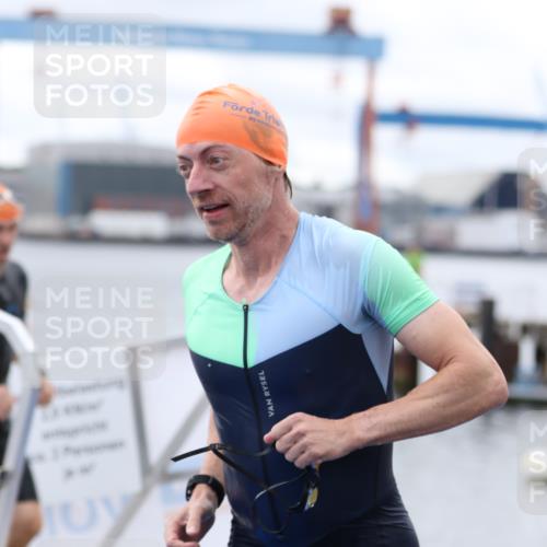 16.08.2026 - KN Förde Triathlon 2026 Antke Förster http://msf.ph/oto/9995762 16.08.2026 11:07:06 Schwimmen 351, 396, 399, 416, 435, 378, 385, 404, 425, 437, 801, 802 meine-sportfotos.de