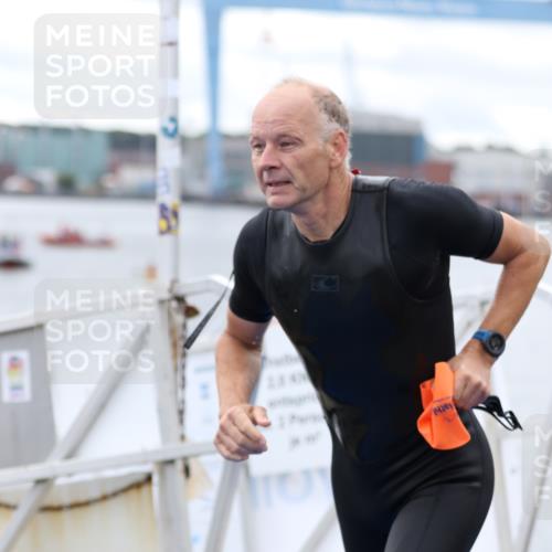 16.08.2026 - KN Förde Triathlon 2026 Antke Förster http://msf.ph/oto/9995792 16.08.2026 11:07:24 Schwimmen 378, 385, 416, 425, 435, 437, 801, 802, 404, 417 meine-sportfotos.de