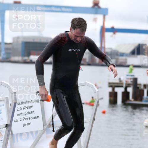 16.08.2026 - KN Förde Triathlon 2026 Antke Förster http://msf.ph/oto/9995819 16.08.2026 11:08:30 Schwimmen 428, 429 meine-sportfotos.de