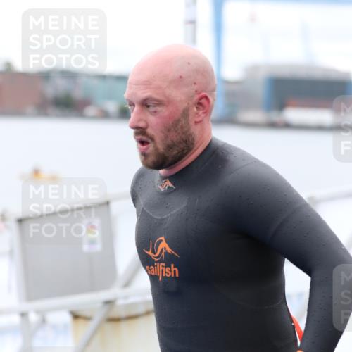 16.08.2026 - KN Förde Triathlon 2026 Antke Förster http://msf.ph/oto/9995829 16.08.2026 11:08:41 Schwimmen 428, 429 meine-sportfotos.de