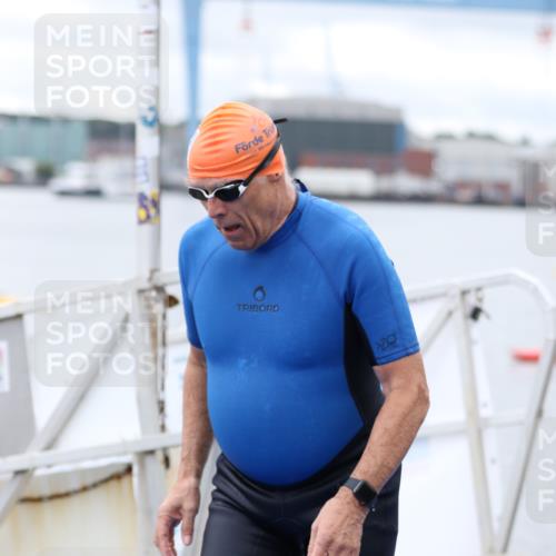 16.08.2026 - KN Förde Triathlon 2026 Antke Förster http://msf.ph/oto/9995839 16.08.2026 11:09:46 Schwimmen 415, 438 meine-sportfotos.de