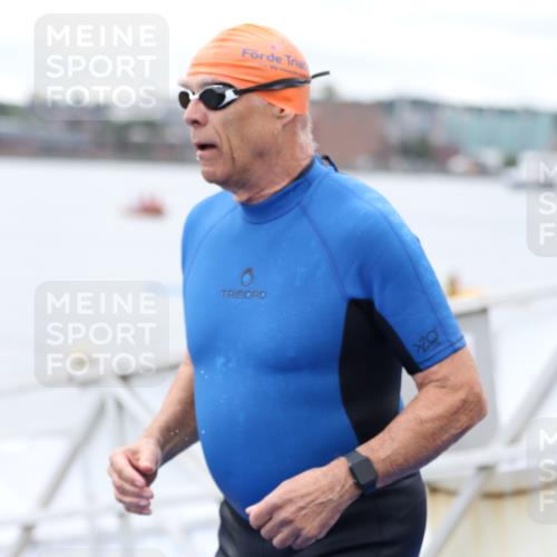 16.08.2026 - KN Förde Triathlon 2026 Antke Förster http://msf.ph/oto/9995840 16.08.2026 11:09:47 Schwimmen 415, 438 meine-sportfotos.de