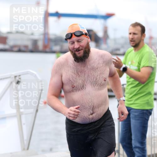 16.08.2026 - KN Förde Triathlon 2026 Antke Förster http://msf.ph/oto/9995844 16.08.2026 11:10:07 Schwimmen 415, 438 meine-sportfotos.de