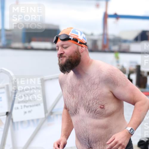 16.08.2026 - KN Förde Triathlon 2026 Antke Förster http://msf.ph/oto/9995845 16.08.2026 11:10:07 Schwimmen 415, 438 meine-sportfotos.de