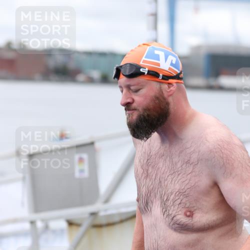 16.08.2026 - KN Förde Triathlon 2026 Antke Förster http://msf.ph/oto/9995846 16.08.2026 11:10:08 Schwimmen 415, 438 meine-sportfotos.de