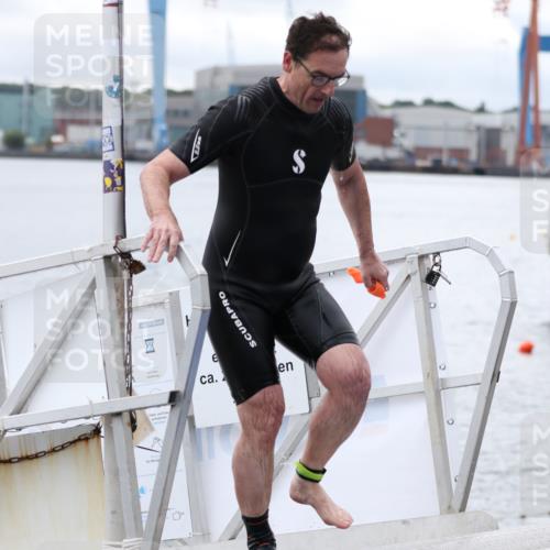 16.08.2026 - KN Förde Triathlon 2026 Antke Förster http://msf.ph/oto/9995854 16.08.2026 11:11:16 Schwimmen 424, 439, 426 meine-sportfotos.de