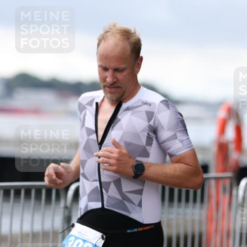 16.08.2026 - KN Förde Triathlon 2026 Antke Förster http://msf.ph/oto/9996192 16.08.2026 11:46:30 Laufen  meine-sportfotos.de