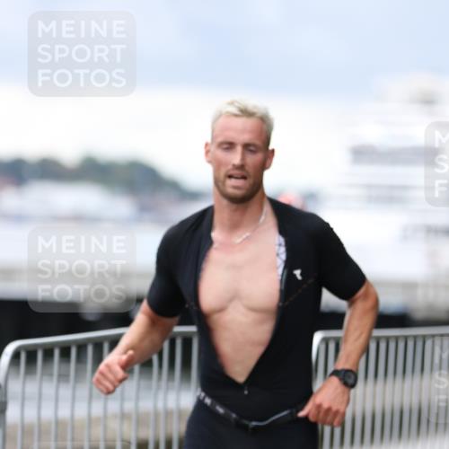 16.08.2026 - KN Förde Triathlon 2026 Antke Förster http://msf.ph/oto/9996318 16.08.2026 11:49:57 Laufen  meine-sportfotos.de
