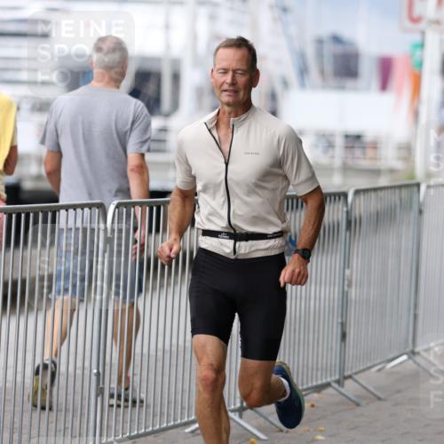 16.08.2026 - KN Förde Triathlon 2026 Antke Förster http://msf.ph/oto/9996805 16.08.2026 11:58:53 Laufen  meine-sportfotos.de