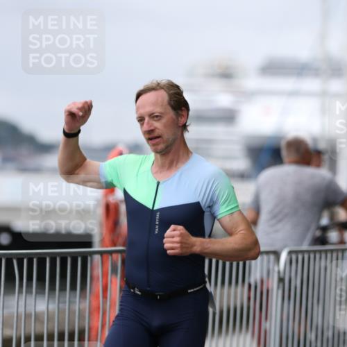 16.08.2026 - KN Förde Triathlon 2026 Antke Förster http://msf.ph/oto/9997337 16.08.2026 12:10:05 Laufen  meine-sportfotos.de