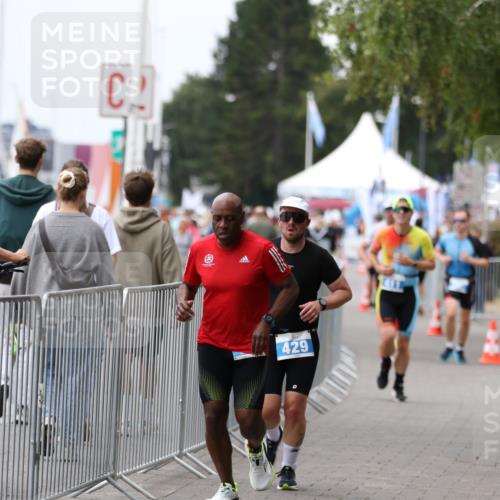 16.08.2026 - KN Förde Triathlon 2026 Antke Förster http://msf.ph/oto/9997458 16.08.2026 12:13:59 Laufen  meine-sportfotos.de
