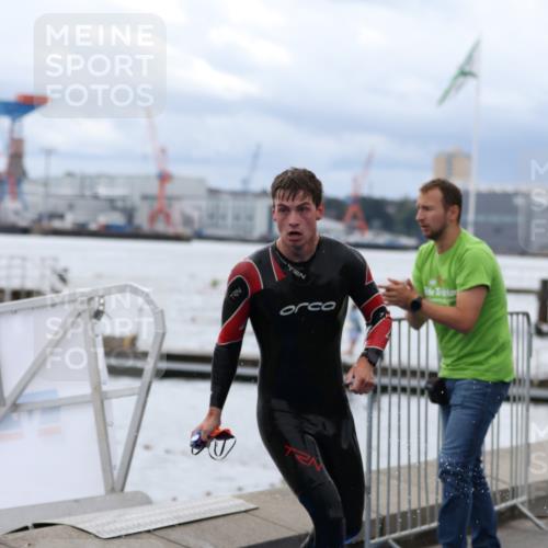 16.08.2026 - KN Förde Triathlon 2026 Antke Förster http://msf.ph/oto/9997853 16.08.2026 12:38:30 Schwimmen 505, 504 meine-sportfotos.de