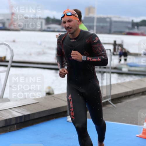 16.08.2026 - KN Förde Triathlon 2026 Antke Förster http://msf.ph/oto/9997939 16.08.2026 12:41:30 Schwimmen 506, 523, 528, 540, 543, 511, 520, 527 meine-sportfotos.de