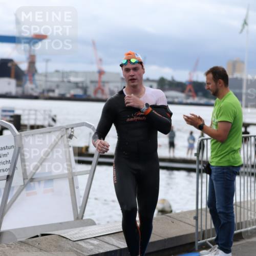 16.08.2026 - KN Förde Triathlon 2026 Antke Förster http://msf.ph/oto/9997954 16.08.2026 12:41:48 Schwimmen 511, 520, 527, 528, 540, 524, 542 meine-sportfotos.de