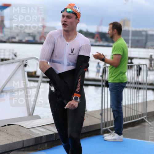 16.08.2026 - KN Förde Triathlon 2026 Antke Förster http://msf.ph/oto/9997957 16.08.2026 12:41:49 Schwimmen 511, 520, 527, 528, 540, 524, 542 meine-sportfotos.de
