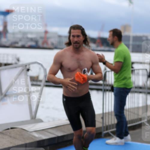 16.08.2026 - KN Förde Triathlon 2026 Antke Förster http://msf.ph/oto/9997975 16.08.2026 12:42:18 Schwimmen 524, 542, 533, 538, 547, 590 meine-sportfotos.de