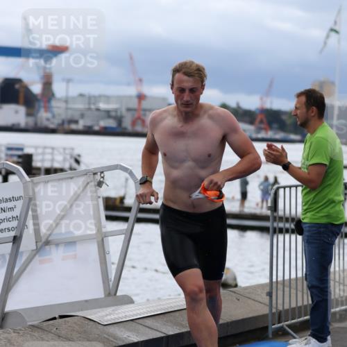 16.08.2026 - KN Förde Triathlon 2026 Antke Förster http://msf.ph/oto/9997980 16.08.2026 12:42:25 Schwimmen 542, 590, 533, 538, 547 meine-sportfotos.de