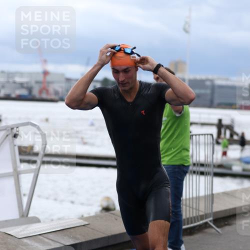 16.08.2026 - KN Förde Triathlon 2026 Antke Förster http://msf.ph/oto/9997996 16.08.2026 12:42:53 Schwimmen 530, 538, 525 meine-sportfotos.de