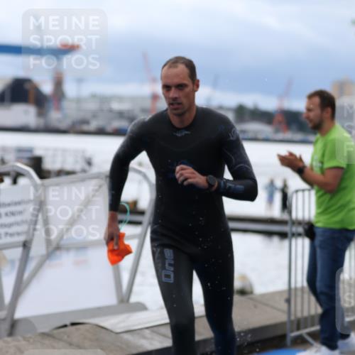 16.08.2026 - KN Förde Triathlon 2026 Antke Förster http://msf.ph/oto/9998000 16.08.2026 12:43:11 Schwimmen 530, 525, 551 meine-sportfotos.de