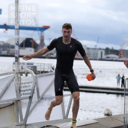 16.08.2026 - KN Förde Triathlon 2026 Antke Förster http://msf.ph/oto/9998002 16.08.2026 12:43:19 Schwimmen 525, 551, 551, 552 meine-sportfotos.de