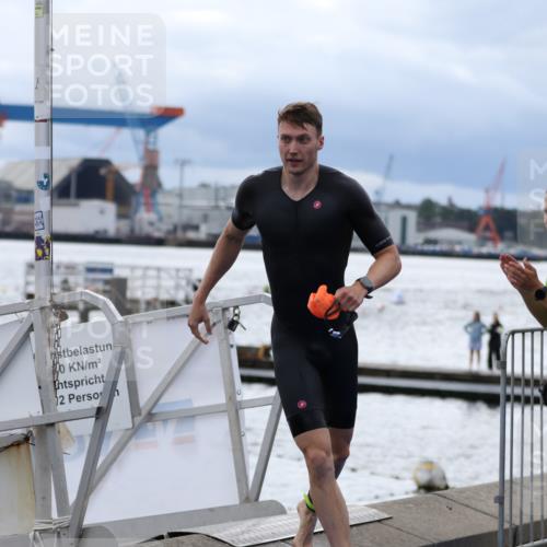 16.08.2026 - KN Förde Triathlon 2026 Antke Förster http://msf.ph/oto/9998003 16.08.2026 12:43:19 Schwimmen 525, 551, 551, 552 meine-sportfotos.de