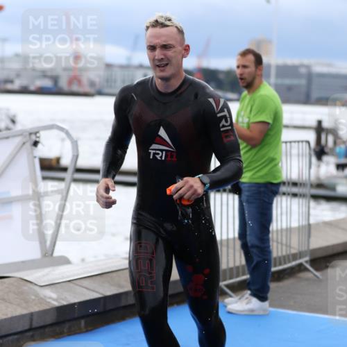 16.08.2026 - KN Förde Triathlon 2026 Antke Förster http://msf.ph/oto/9998009 16.08.2026 12:43:42 Schwimmen 551, 552, 553 meine-sportfotos.de