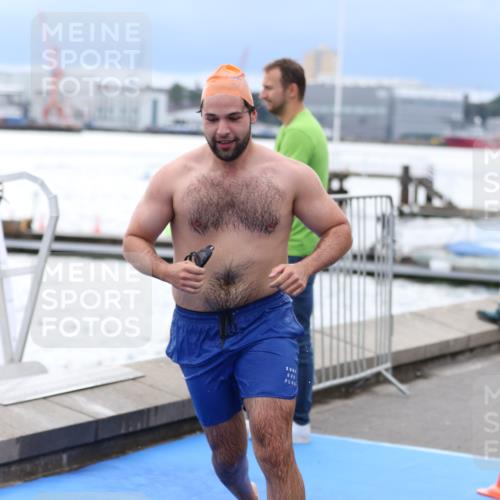 16.08.2026 - KN Förde Triathlon 2026 Antke Förster http://msf.ph/oto/9998187 16.08.2026 12:48:55 Schwimmen 196, 539, 584, 612, 719 meine-sportfotos.de