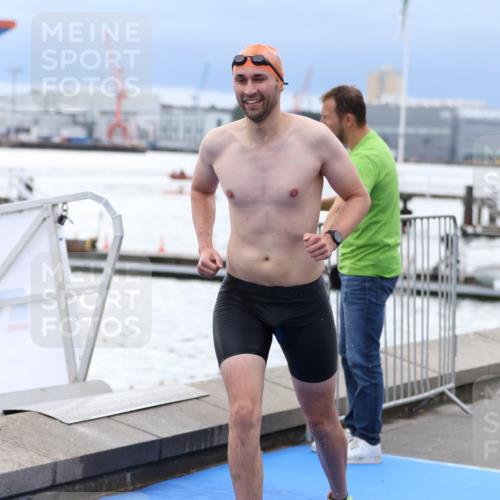 16.08.2026 - KN Förde Triathlon 2026 Antke Förster http://msf.ph/oto/9998197 16.08.2026 12:49:34 Schwimmen 576, 597, 578, 592, 595, 709, 720 meine-sportfotos.de