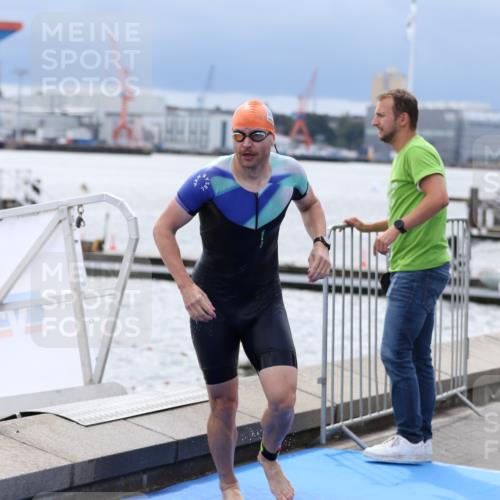 16.08.2026 - KN Förde Triathlon 2026 Antke Förster http://msf.ph/oto/9998286 16.08.2026 12:51:44 Schwimmen 594, 725, 594, 745, 746 meine-sportfotos.de