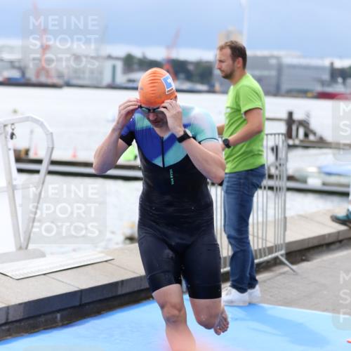 16.08.2026 - KN Förde Triathlon 2026 Antke Förster http://msf.ph/oto/9998287 16.08.2026 12:51:45 Schwimmen 594, 725, 745, 746 meine-sportfotos.de