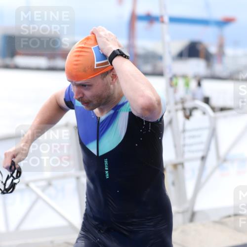 16.08.2026 - KN Förde Triathlon 2026 Antke Förster http://msf.ph/oto/9998289 16.08.2026 12:51:46 Schwimmen 594, 745, 746 meine-sportfotos.de