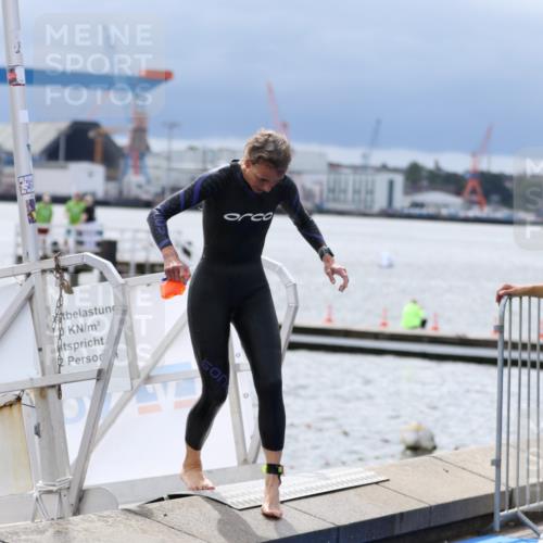 16.08.2026 - KN Förde Triathlon 2026 Antke Förster http://msf.ph/oto/9998291 16.08.2026 12:51:51 Schwimmen 594, 745, 746 meine-sportfotos.de