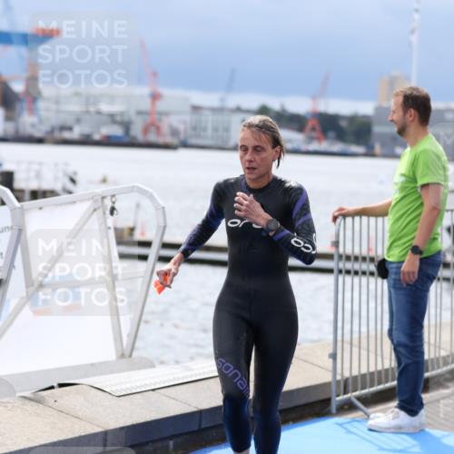 16.08.2026 - KN Förde Triathlon 2026 Antke Förster http://msf.ph/oto/9998293 16.08.2026 12:51:52 Schwimmen 594, 745, 745, 746 meine-sportfotos.de