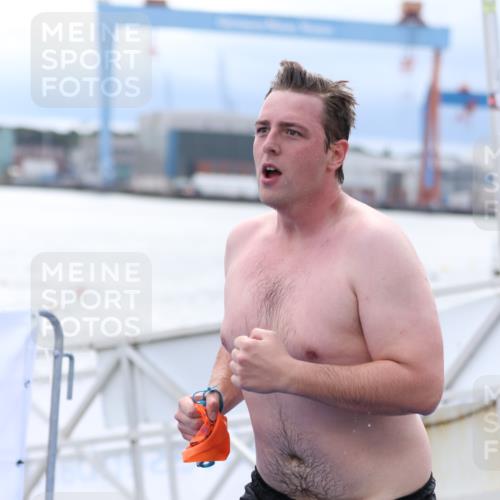 16.08.2026 - KN Förde Triathlon 2026 Antke Förster http://msf.ph/oto/9998299 16.08.2026 12:52:05 Schwimmen 594, 745, 746 meine-sportfotos.de