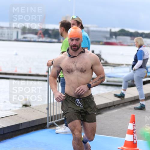 16.08.2026 - KN Förde Triathlon 2026 Antke Förster http://msf.ph/oto/9998303 16.08.2026 12:52:34 Schwimmen 606, 604, 716, 722, 735 meine-sportfotos.de