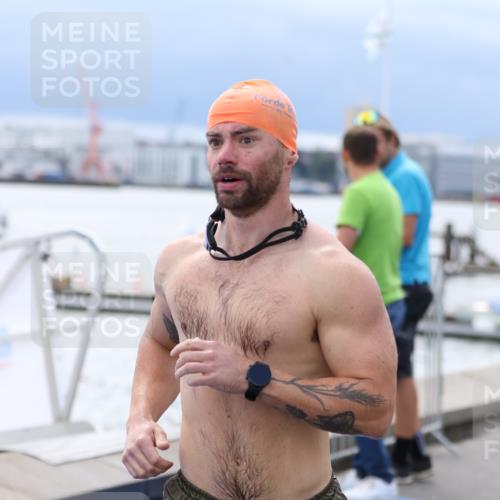 16.08.2026 - KN Förde Triathlon 2026 Antke Förster http://msf.ph/oto/9998305 16.08.2026 12:52:35 Schwimmen 606, 604, 716, 722, 735 meine-sportfotos.de