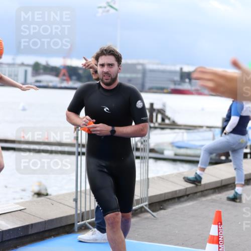 16.08.2026 - KN Förde Triathlon 2026 Antke Förster http://msf.ph/oto/9998351 16.08.2026 12:53:47 Schwimmen 608, 609, 730, 737 meine-sportfotos.de
