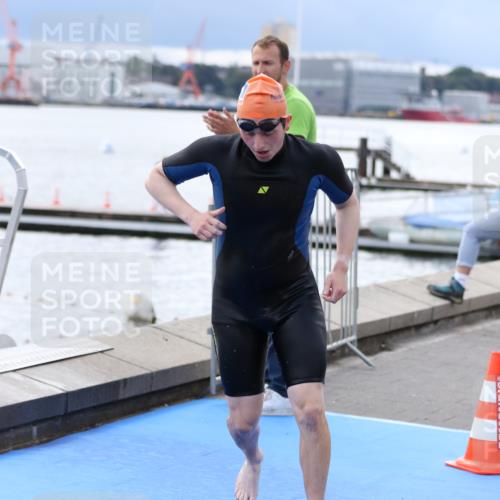 16.08.2026 - KN Förde Triathlon 2026 Antke Förster http://msf.ph/oto/9998360 16.08.2026 12:54:07 Schwimmen 608, 609, 730, 737 meine-sportfotos.de