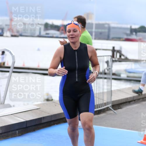 16.08.2026 - KN Förde Triathlon 2026 Antke Förster http://msf.ph/oto/9998367 16.08.2026 12:54:37 Schwimmen 734, 736 meine-sportfotos.de