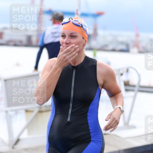 16.08.2026 - KN Förde Triathlon 2026 Antke Förster http://msf.ph/oto/9998369 16.08.2026 12:54:39 Schwimmen 734, 736 meine-sportfotos.de