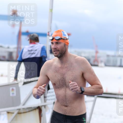16.08.2026 - KN Förde Triathlon 2026 Antke Förster http://msf.ph/oto/9998374 16.08.2026 12:54:48 Schwimmen 734, 736 meine-sportfotos.de