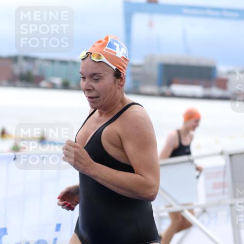 16.08.2026 - KN Förde Triathlon 2026 Antke Förster http://msf.ph/oto/9998384 16.08.2026 12:55:31 Schwimmen 747, 726, 732, 738, 739 meine-sportfotos.de